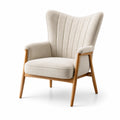 Poltrona beige in tessuto con struttura in legno di quercia