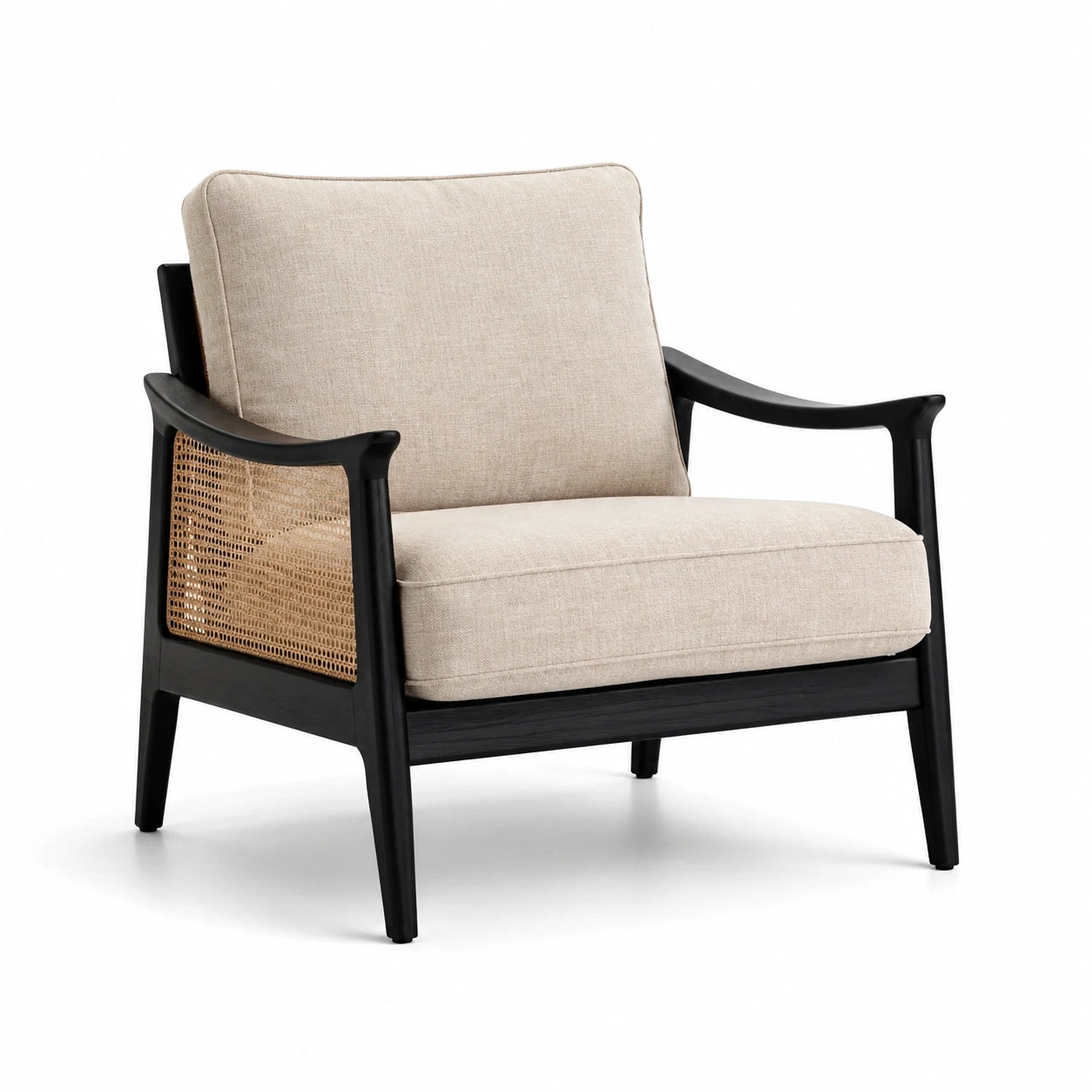 Poltrona in legno massello e tessuto beige